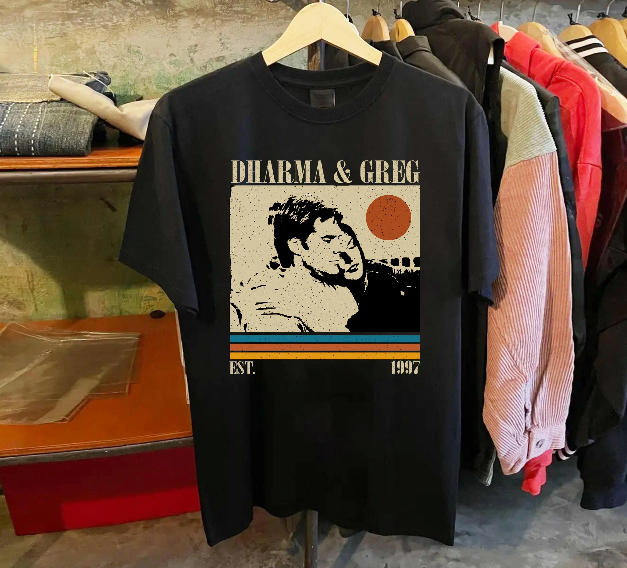 "Dama and Greg" T-shirt, Comfortable Collar Shirt for TV Series, Retro Shirt, Classic Movie T-shirt, Birthday Gift
"Dama and Greg" T-shirt, Comfortable Collar Shirt for TV Series, Retro Shirt, Classic Movie T-shirt, Birthday Gift