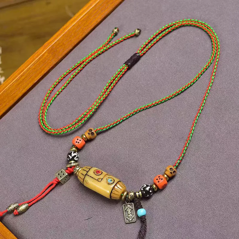 Hand-woven rope necklace with Tibetan-style bone carving Tian Zhu pendant, clavicle chain, yak bone accessories
Hand-woven rope necklace with Tibetan-style bone carving Tian Zhu pendant, clavicle chain, yak bone accessories