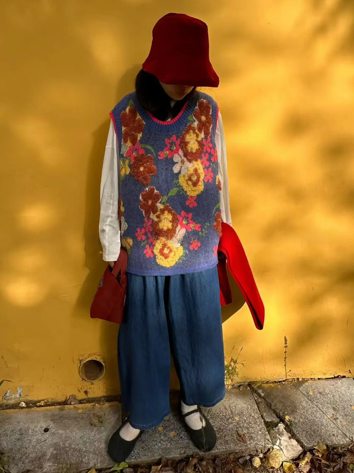 Свободный вязаный жилет с цветочным узором больших размеров для женщин, модный осенне-зимний жилет в японском стиле ретро, сине-бежевый, с 3D цветочным принтом
Свободный вязаный жилет с цветочным узором больших размеров для женщин, модный осенне-зимний жилет в японском стиле ретро, сине-бежевый, с 3D цветочным принтом