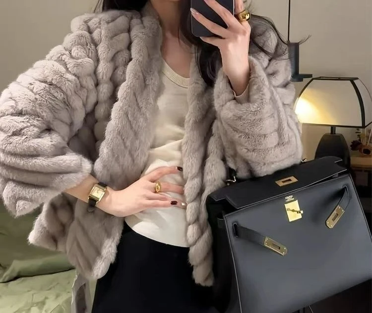 2026 New Winter Temperament Wool Jacket Short Environmentally Friendly Artificial Fur
2026 New Winter Temperament Wool Jacket Short Environmentally Friendly Artificial Fur