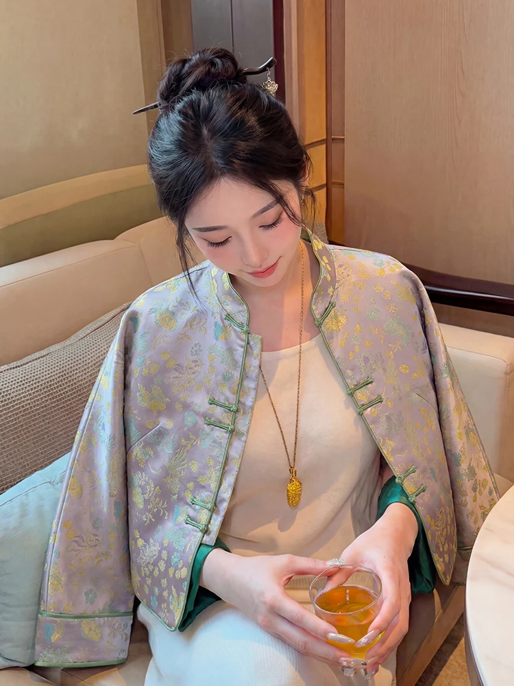 Новый китайский шелковый кардиган с вышивкой в национальном стиле для женщин, модель ранней весны, дизайн в стиле Сун Цзинь, синий цвет
Новый китайский шелковый кардиган с вышивкой в национальном стиле для женщин, модель ранней весны, дизайн в стиле Сун Цзинь, синий цвет