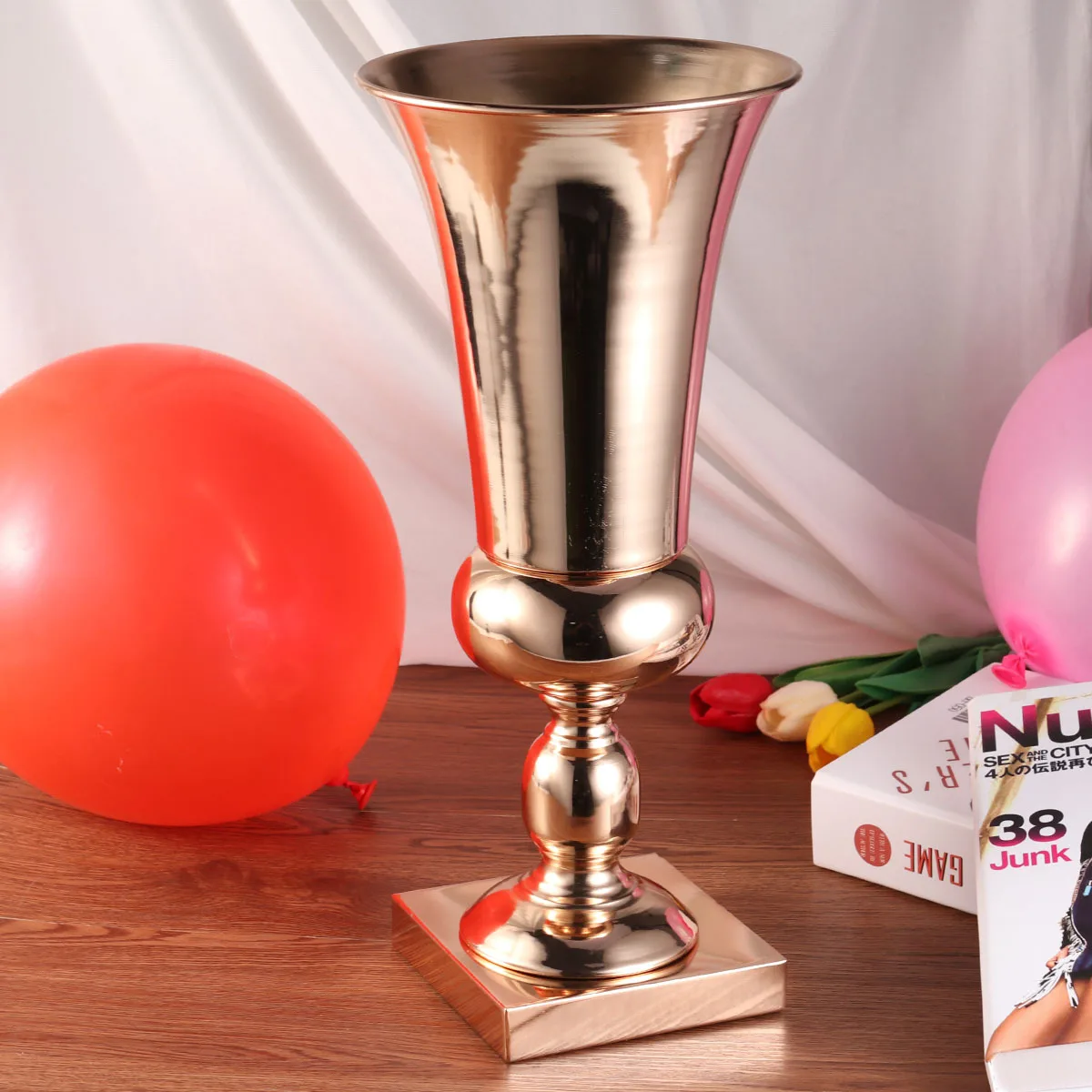 Golden Large Iron Vase Sleek Design Wedding Floral Decoration Vase for Banquet Exhibition Props Home Decor
Golden Large Iron Vase Sleek Design Wedding Floral Decoration Vase for Banquet Exhibition Props Home Decor