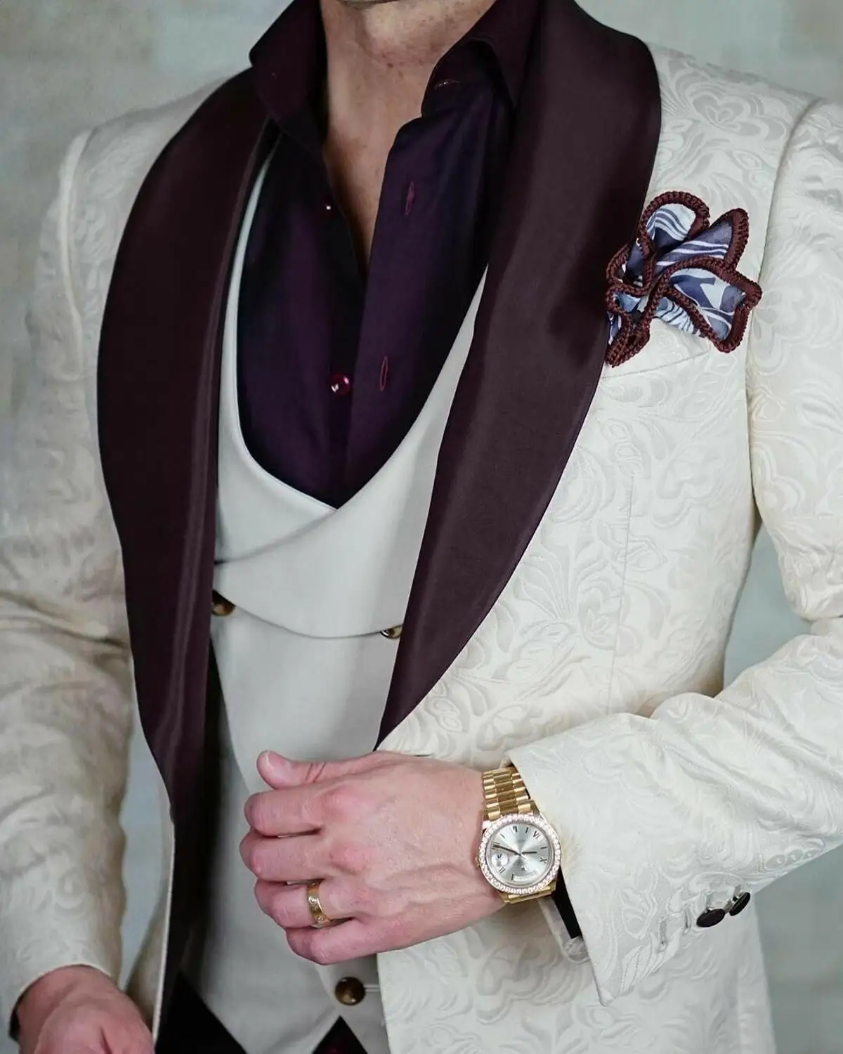Custom Made Men Suits Beige and Brown Groom Tuxedos Shawl Satin Lapel Groomsmen Wedding Best Man ( Jacket+Pants+Vest+Tie )
Custom Made Men Suits Beige and Brown Groom Tuxedos Shawl Satin Lapel Groomsmen Wedding Best Man ( Jacket+Pants+Vest+Tie )