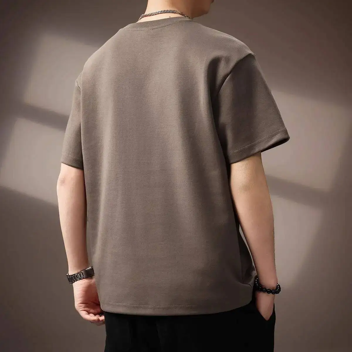 Японская ретро лоскутная минималистичная футболка с короткими рукавами, мужская новая свободная футболка на лето 2025 г.
Японская ретро лоскутная минималистичная футболка с короткими рукавами, мужская новая свободная футболка на лето 2025 г.