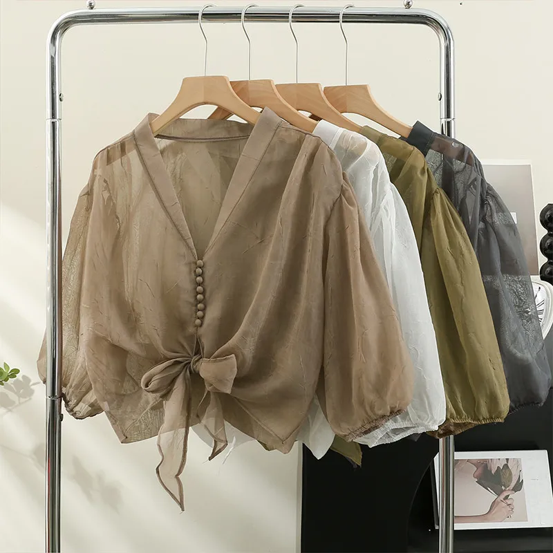 2023 Summer Women Tie Bow Chiffon Blouse Sexy V Neck Puff Sleeve Thin Shirt Ladies Causal Loose Sunscreen Blouses Short Tops
2023 Summer Women Tie Bow Chiffon Blouse Sexy V Neck Puff Sleeve Thin Shirt Ladies Causal Loose Sunscreen Blouses Short Tops