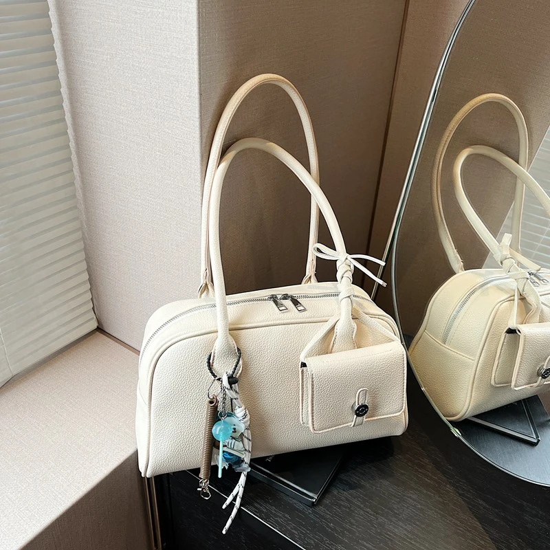 Retro Texture Handbag Fashion Versatile Simple Solid Color Shoulder Bag With Pendant Multifunctional Commute Date Messenger Bag
Retro Texture Handbag Fashion Versatile Simple Solid Color Shoulder Bag With Pendant Multifunctional Commute Date Messenger Bag