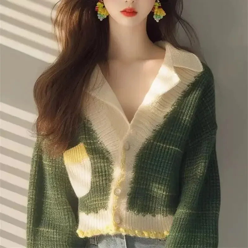 Green Contrasting Knit Cardigan Women Autumn Winter Loose Wool Sweater Coat Fashion V-neck Short Knitwear Korean 2025 New
Green Contrasting Knit Cardigan Women Autumn Winter Loose Wool Sweater Coat Fashion V-neck Short Knitwear Korean 2025 New
