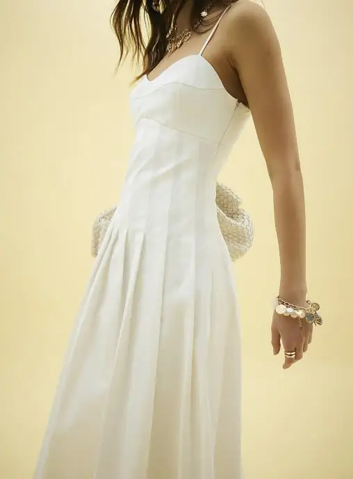 Summer Solid Color V-Neck Fishbone Waist Slimming A-Line Suspender Dress for Women, Elegant Temperament Princess Style Dress
Summer Solid Color V-Neck Fishbone Waist Slimming A-Line Suspender Dress for Women, Elegant Temperament Princess Style Dress