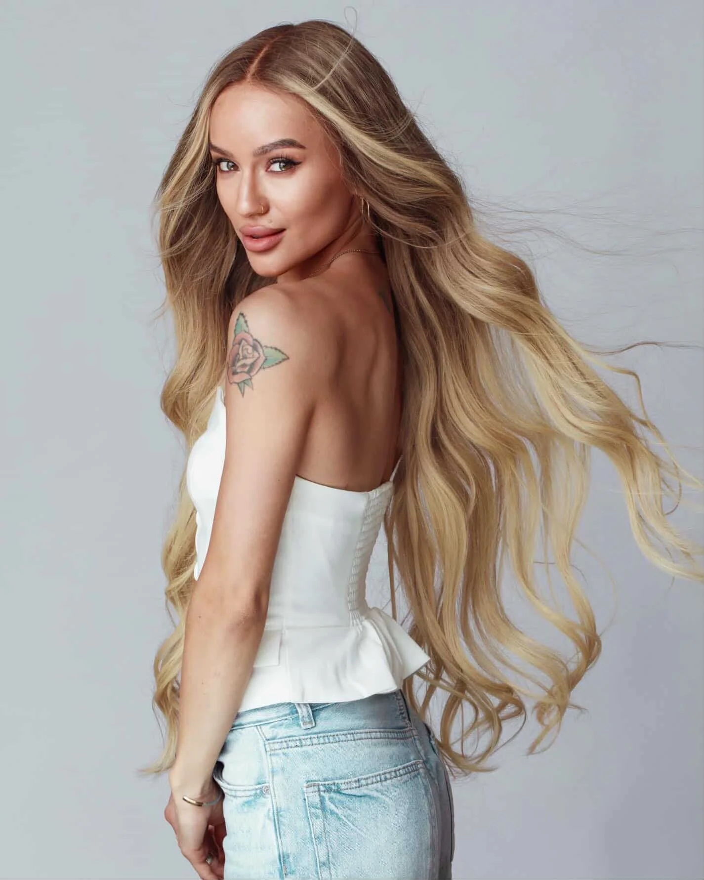 Golden Blonde Ombre Highlight Lace Front Wig Body Wave Dark Roots Heat Resistant Fiber Pre-plucked for White Women
Golden Blonde Ombre Highlight Lace Front Wig Body Wave Dark Roots Heat Resistant Fiber Pre-plucked for White Women
