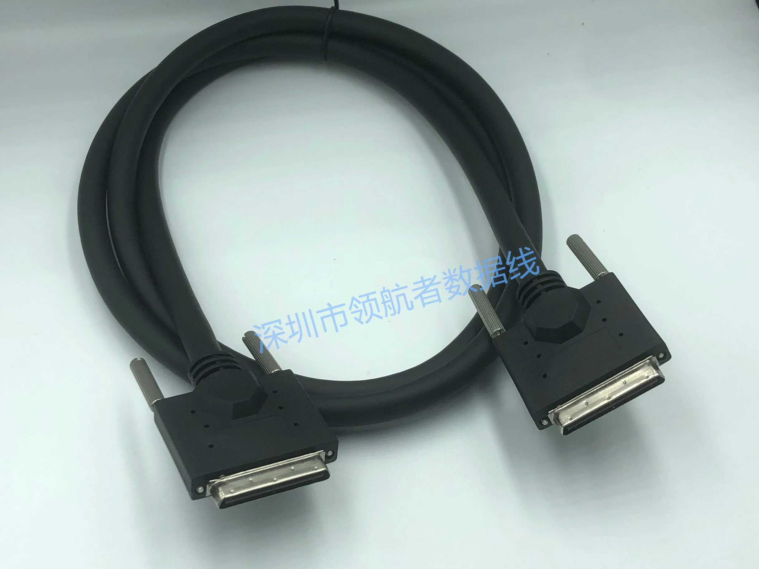 SCSI линия VHDCI68M/M штекер-штекер ультратонкий кабель передачи данных V68 P линия 1,5 метров
SCSI линия VHDCI68M/M штекер-штекер ультратонкий кабель передачи данных V68 P линия 1,5 метров