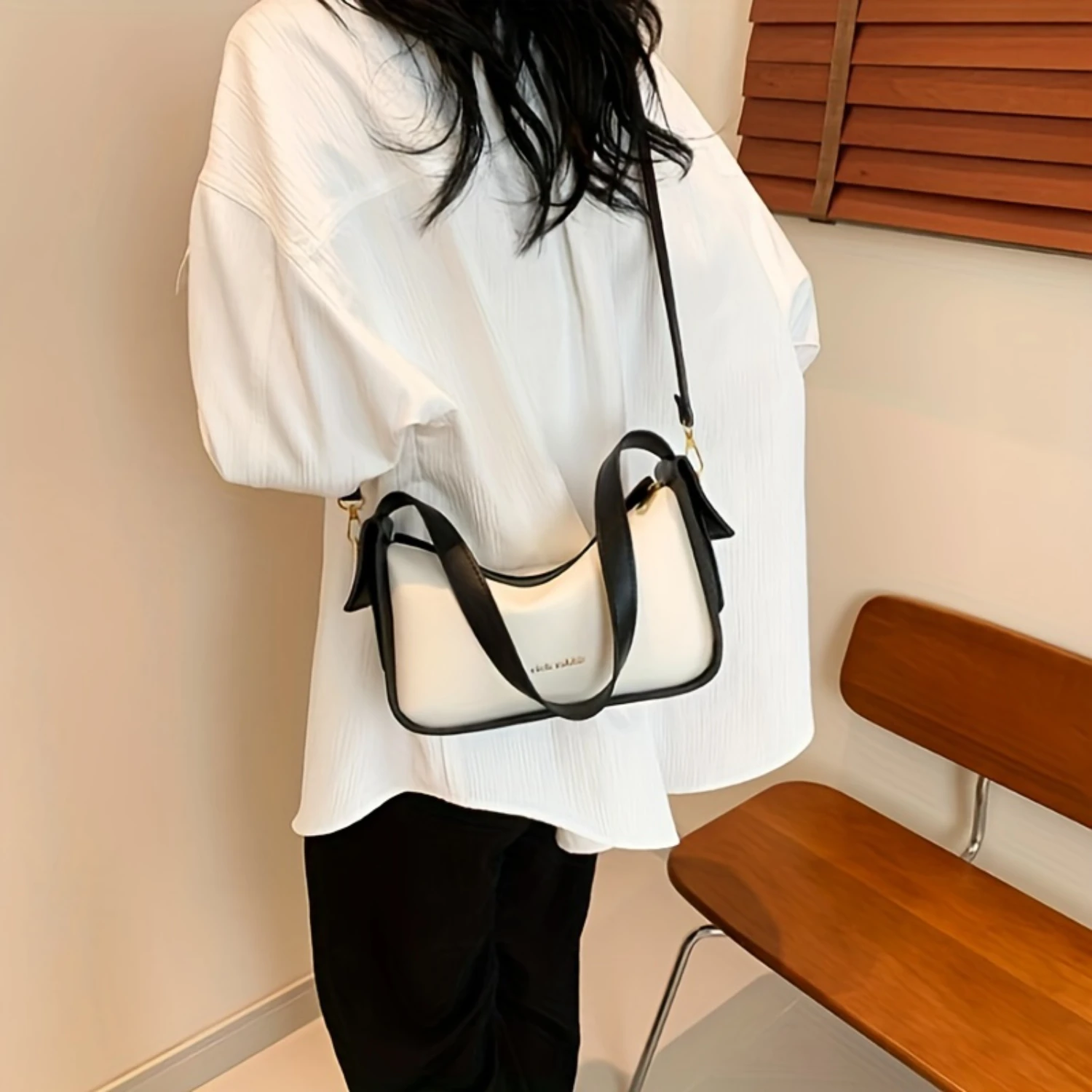 PU Pillow Bag, Chic Casual Underarm Handbag For Women, Versatile Aesthetic Duffle bag women Travel kit Card holder Edible Cases
PU Pillow Bag, Chic Casual Underarm Handbag For Women, Versatile Aesthetic Duffle bag women Travel kit Card holder Edible Cases