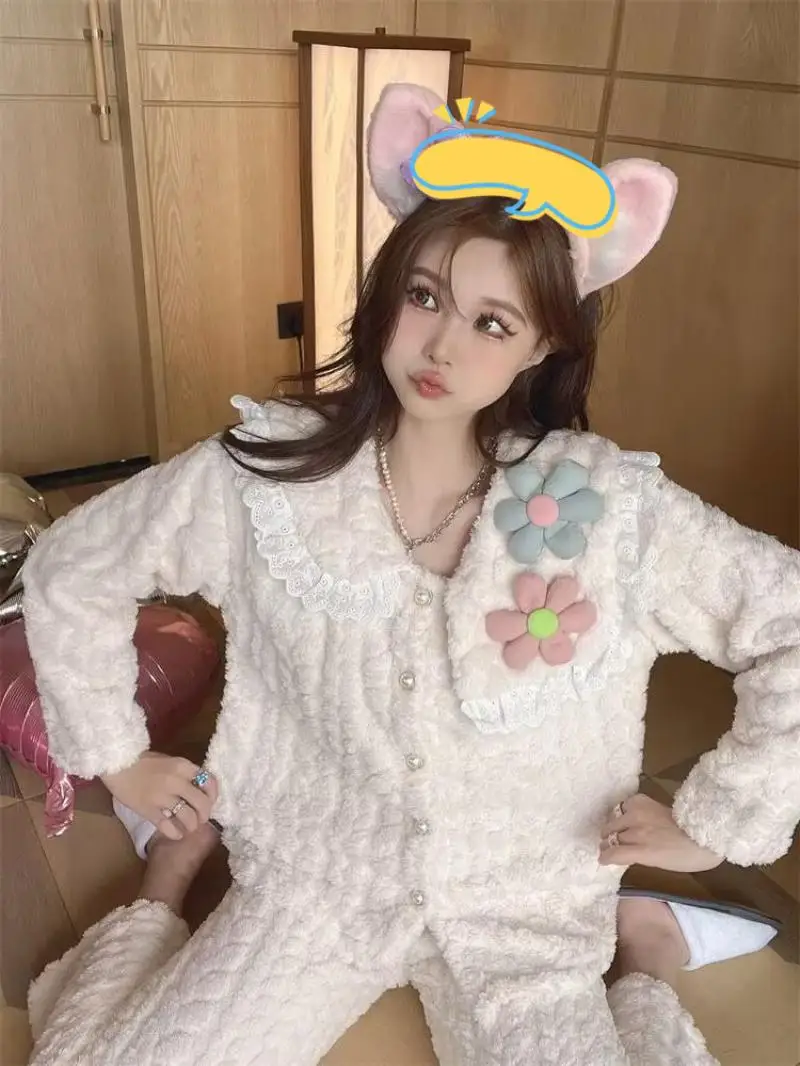 Женские пижамы из кораллового флиса, осенне-зимний утепленный хлопковый пижамный комплект на флисовой подкладке, новая модель, корейская версия, домашняя одежда с цветочным принтом, костюм
Женские пижамы из кораллового флиса, осенне-зимний утепленный хлопковый пижамный комплект на флисовой подкладке, новая модель, корейская версия, домашняя одежда с цветочным принтом, костюм