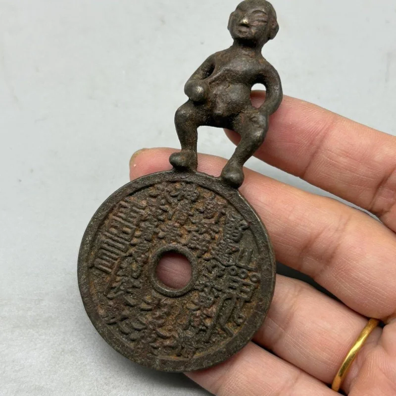 Rare Chinese Carving Spend Money Copper Antique Mountain Ghost Bagua Ornament Copper Coin Decorative coins Collection
Rare Chinese Carving Spend Money Copper Antique Mountain Ghost Bagua Ornament Copper Coin Decorative coins Collection