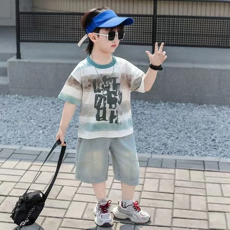 Children's Clothing Boys' Summer Short Sleeved Set 2025 New Stylish Medium and Small Boys' T-shirt Pants Two-piece Set
Children's Clothing Boys' Summer Short Sleeved Set 2025 New Stylish Medium and Small Boys' T-shirt Pants Two-piece Set
