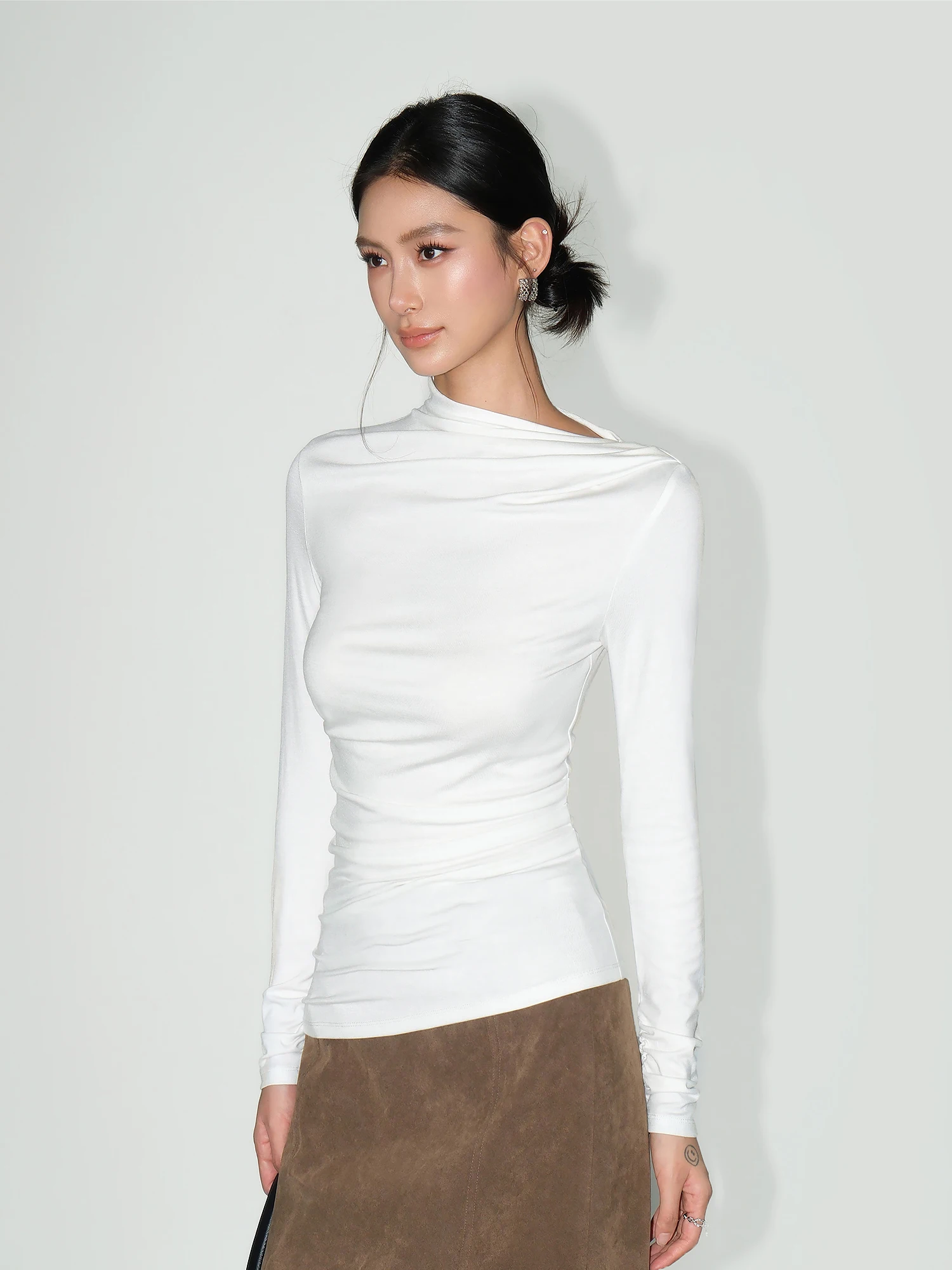NEVA HU Deconstructed Aesthetic Long Sleeve Knitted T-Shirt Women's Korean Sexy Pleated Waist-Cinching Casual Style Top
NEVA HU Deconstructed Aesthetic Long Sleeve Knitted T-Shirt Women's Korean Sexy Pleated Waist-Cinching Casual Style Top