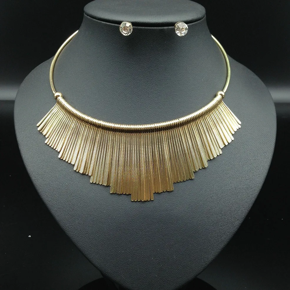 European tassel star metal women's necklace stud earrings set women necklace jewelry
European tassel star metal women's necklace stud earrings set women necklace jewelry