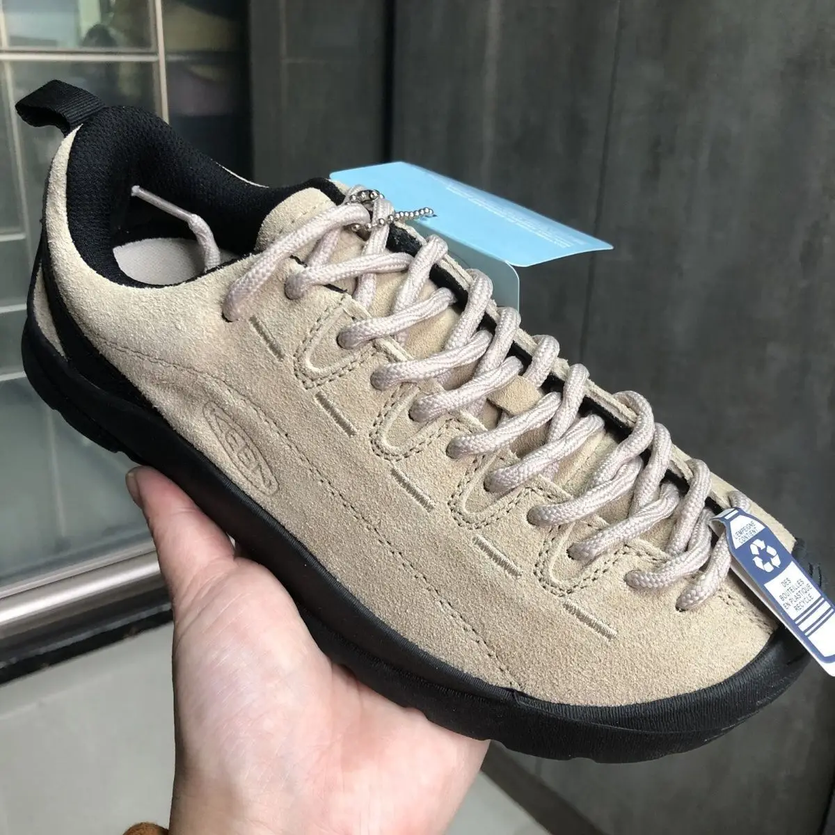 Couple Outdoor Hiking Patchwork Leather Shoes Travel Thick Sole Multifunctional Casual Sneakers Men's and Women's Running Shoes
Couple Outdoor Hiking Patchwork Leather Shoes Travel Thick Sole Multifunctional Casual Sneakers Men's and Women's Running Shoes