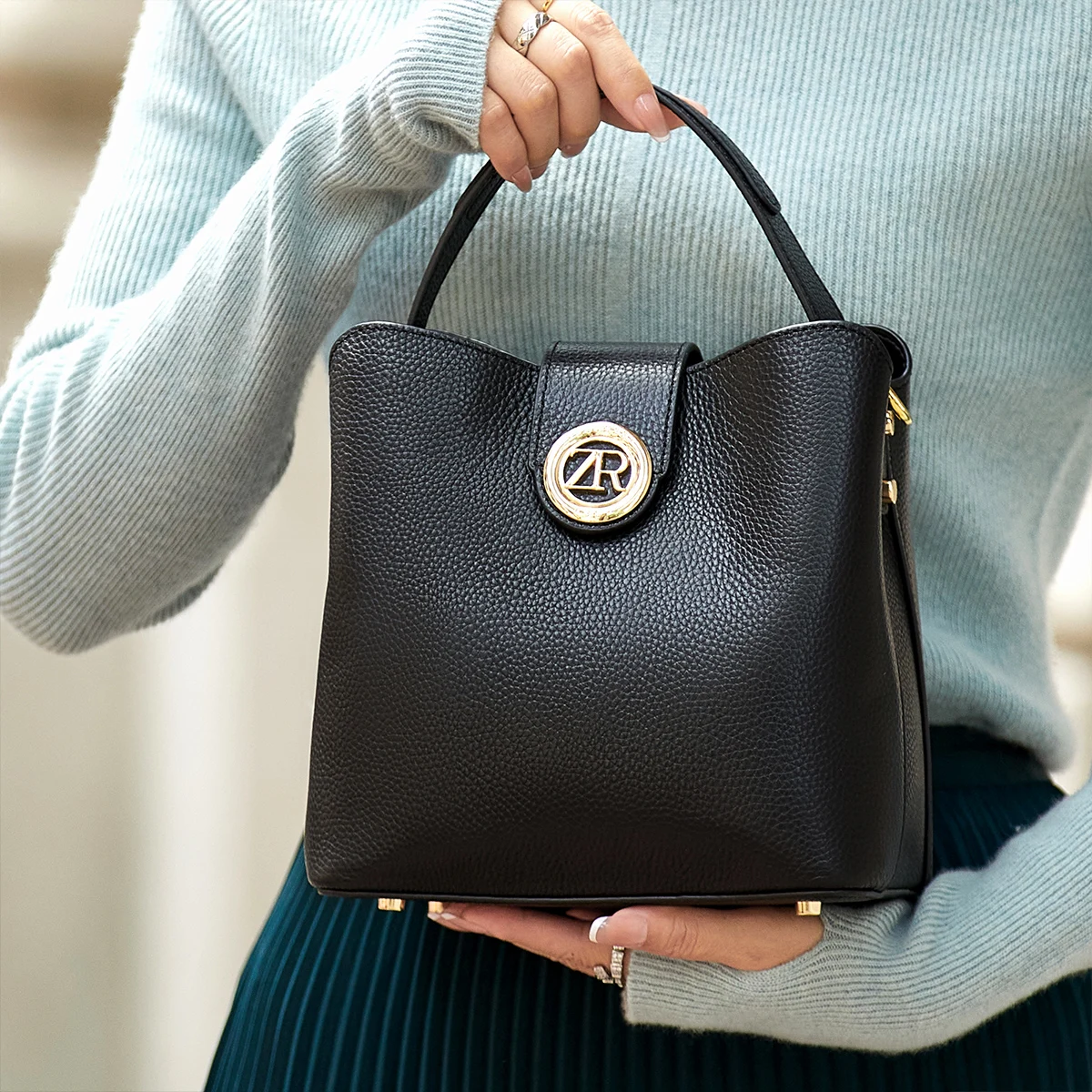 ZOOLER Full Genuine Leather Shoulder Bags Tote Bags Luxury Women Trendy Handbag Totally Skin Fashion Top Handle Purses #WG385
ZOOLER Full Genuine Leather Shoulder Bags Tote Bags Luxury Women Trendy Handbag Totally Skin Fashion Top Handle Purses #WG385