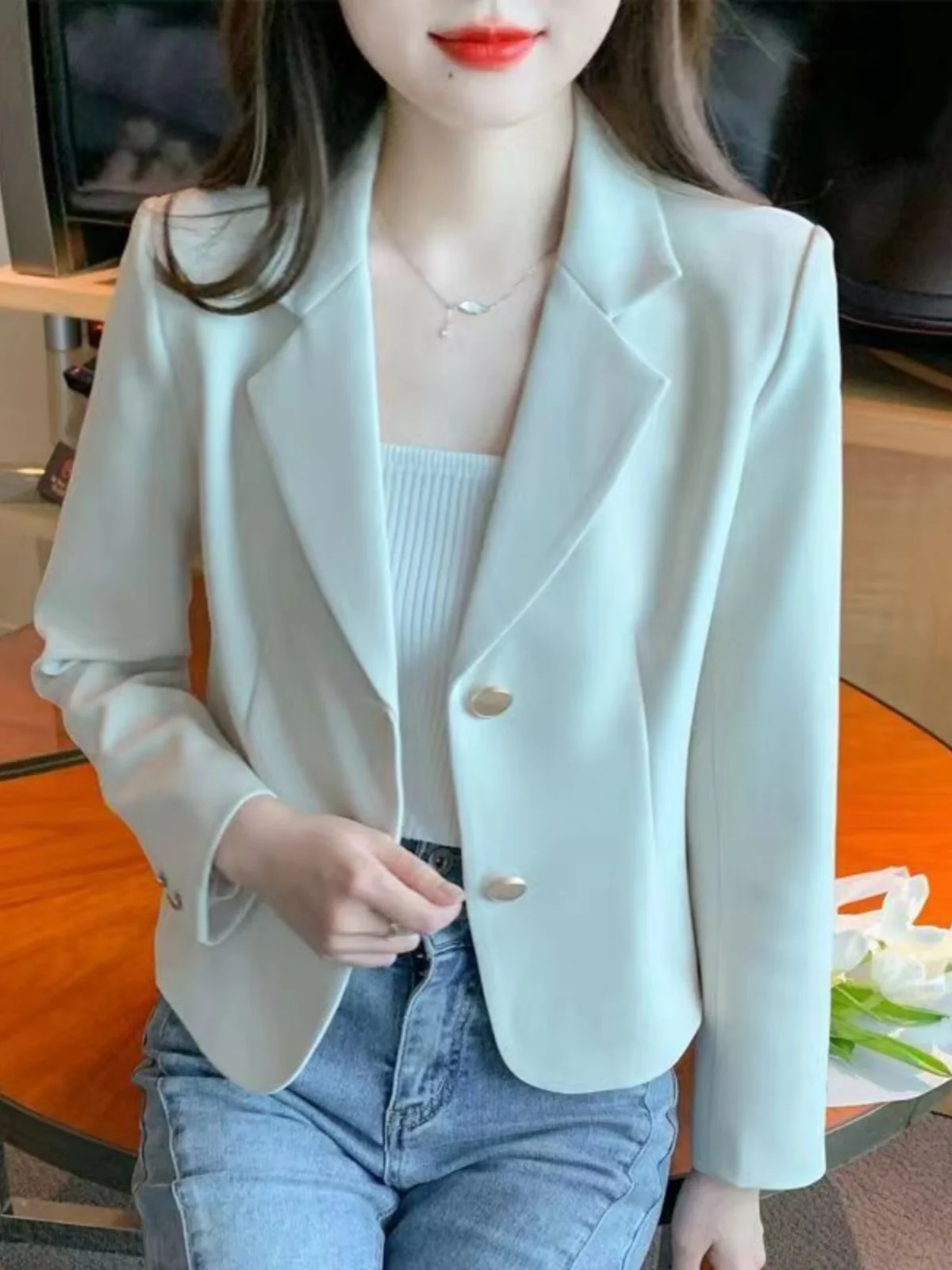 Fashionable Short Tailored Jacket Women's Autumn 2024 New Design Sensation Small Batch Top Single Button Coat Elegant Atmosphere
Fashionable Short Tailored Jacket Women's Autumn 2024 New Design Sensation Small Batch Top Single Button Coat Elegant Atmosphere