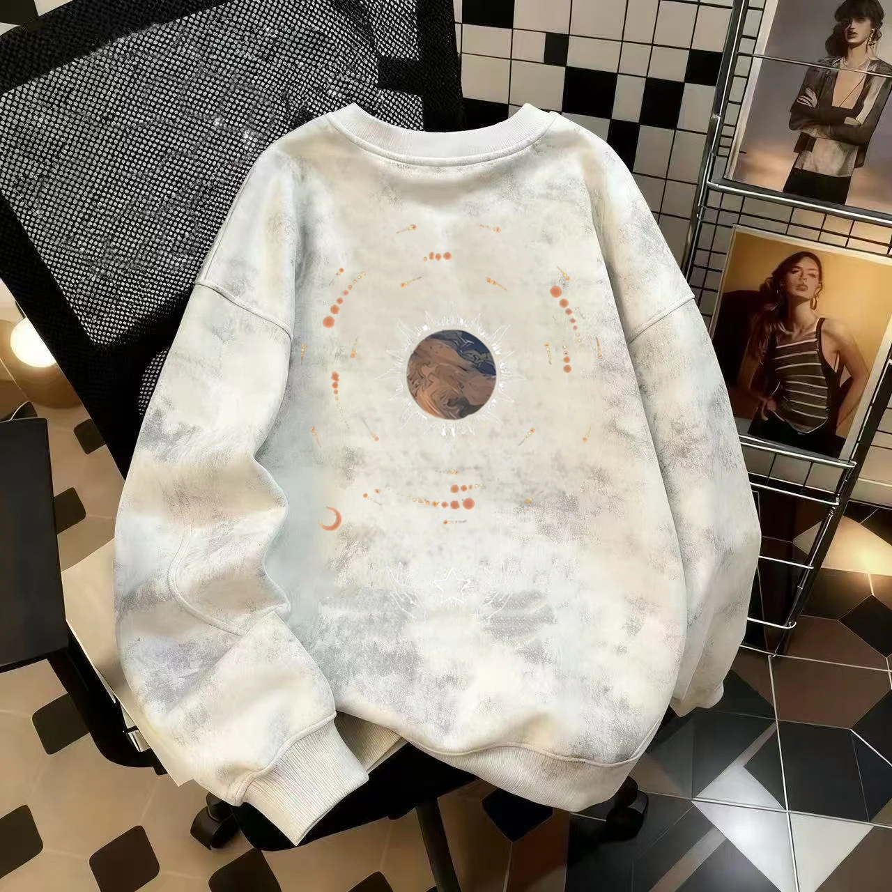 Outlets Brand Thiened Fce round Ne Sweatirt Tie Dye Men's Autumn Winter Faionable Streetwear Casual Loose Fit
Outlets Brand Thiened Fce round Ne Sweatirt Tie Dye Men's Autumn Winter Faionable Streetwear Casual Loose Fit