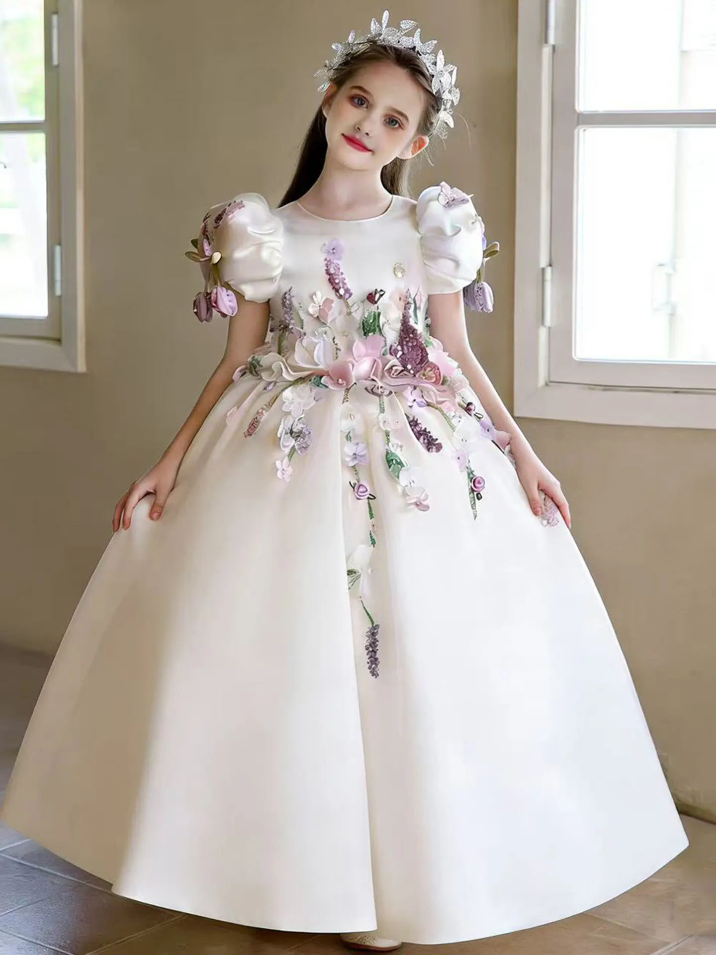 Custom Flower Girl Dress Wedding Gown Birthday Party Pageant Dress Puff Sleeve 3D Floral Embroidered Satin Ball Gown Princess
Custom Flower Girl Dress Wedding Gown Birthday Party Pageant Dress Puff Sleeve 3D Floral Embroidered Satin Ball Gown Princess