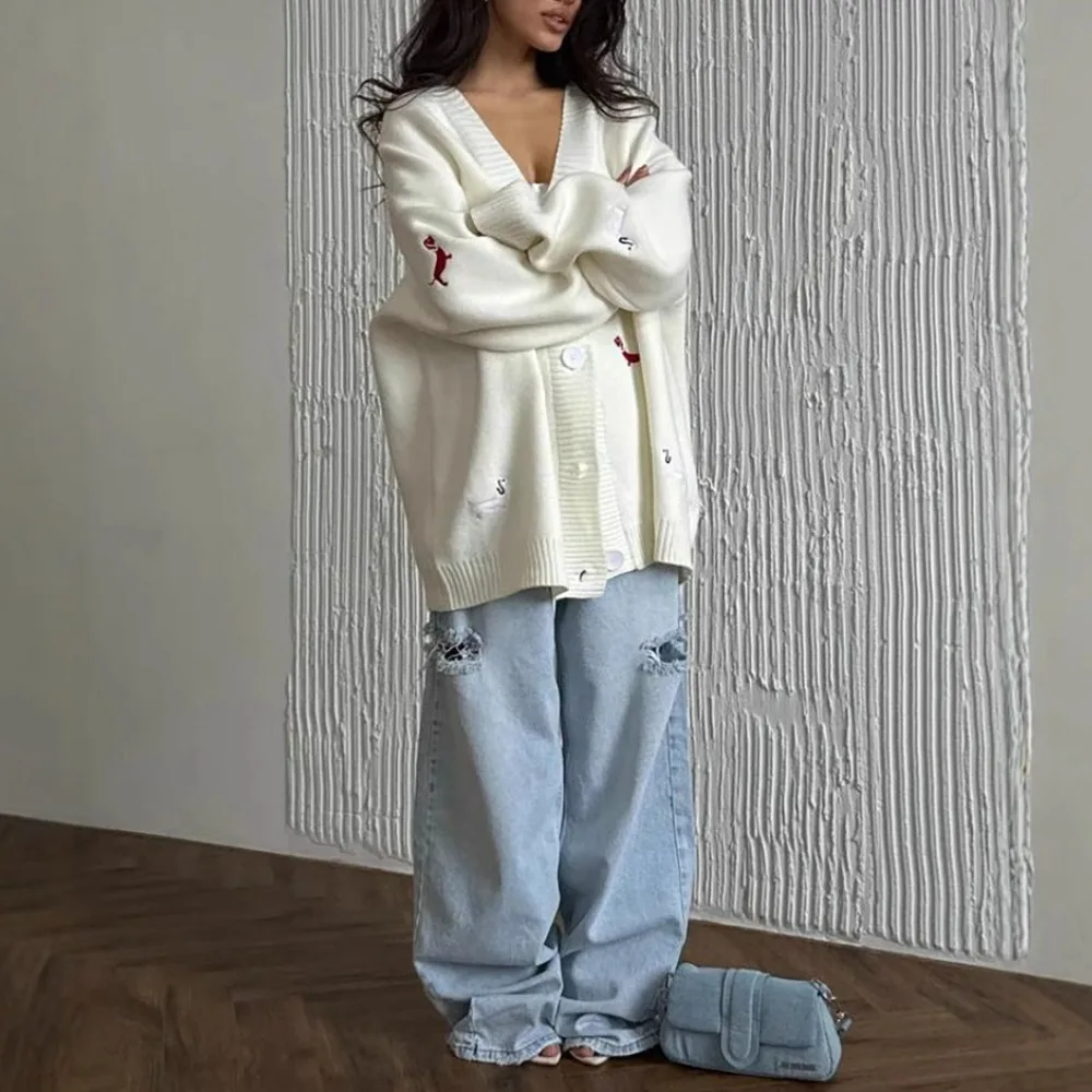 Fashionable Embroidered Sweater Cardigan Loose Versatile V-neck Long Sleeved Jacket Lazy Style Slimming New Women's Clothing
Fashionable Embroidered Sweater Cardigan Loose Versatile V-neck Long Sleeved Jacket Lazy Style Slimming New Women's Clothing