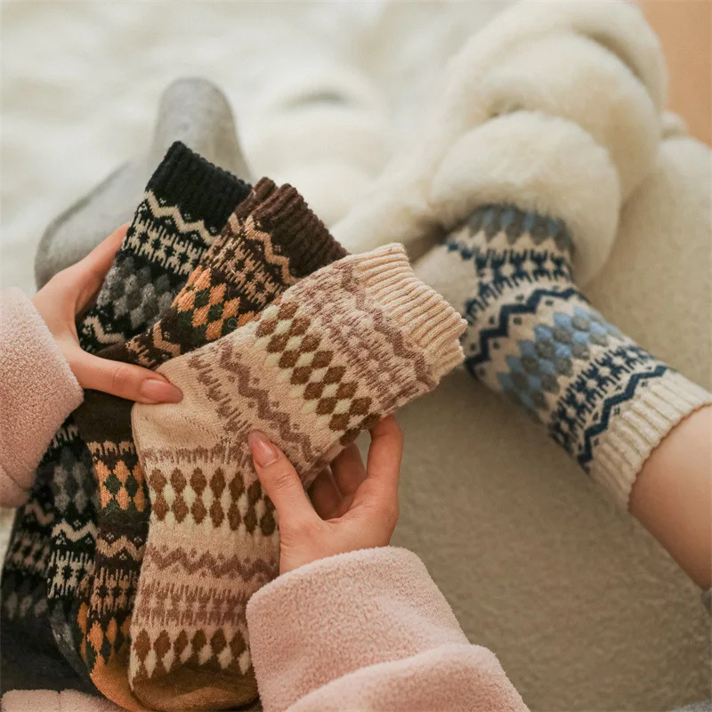 New Autumn and Winter Women Socks Korean Style Keep Warm Wool Thickened Daily Women Floor Socks Street Striped Middle Tube Socks
New Autumn and Winter Women Socks Korean Style Keep Warm Wool Thickened Daily Women Floor Socks Street Striped Middle Tube Socks