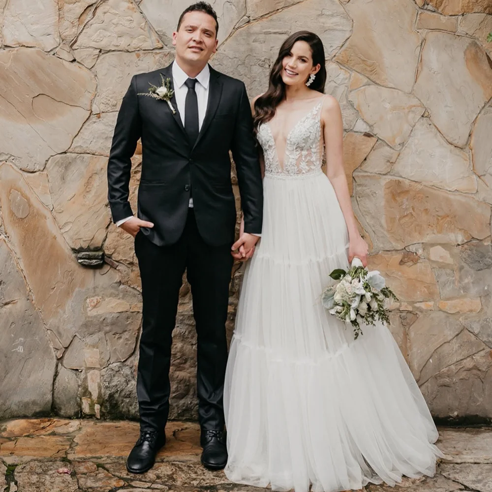 Sexy Customized Deep V-neck Wedding Dress Classic A-Line Tulle Bridal Gowns Delicate Appliques Sleeveless Vestido De Novia
Sexy Customized Deep V-neck Wedding Dress Classic A-Line Tulle Bridal Gowns Delicate Appliques Sleeveless Vestido De Novia