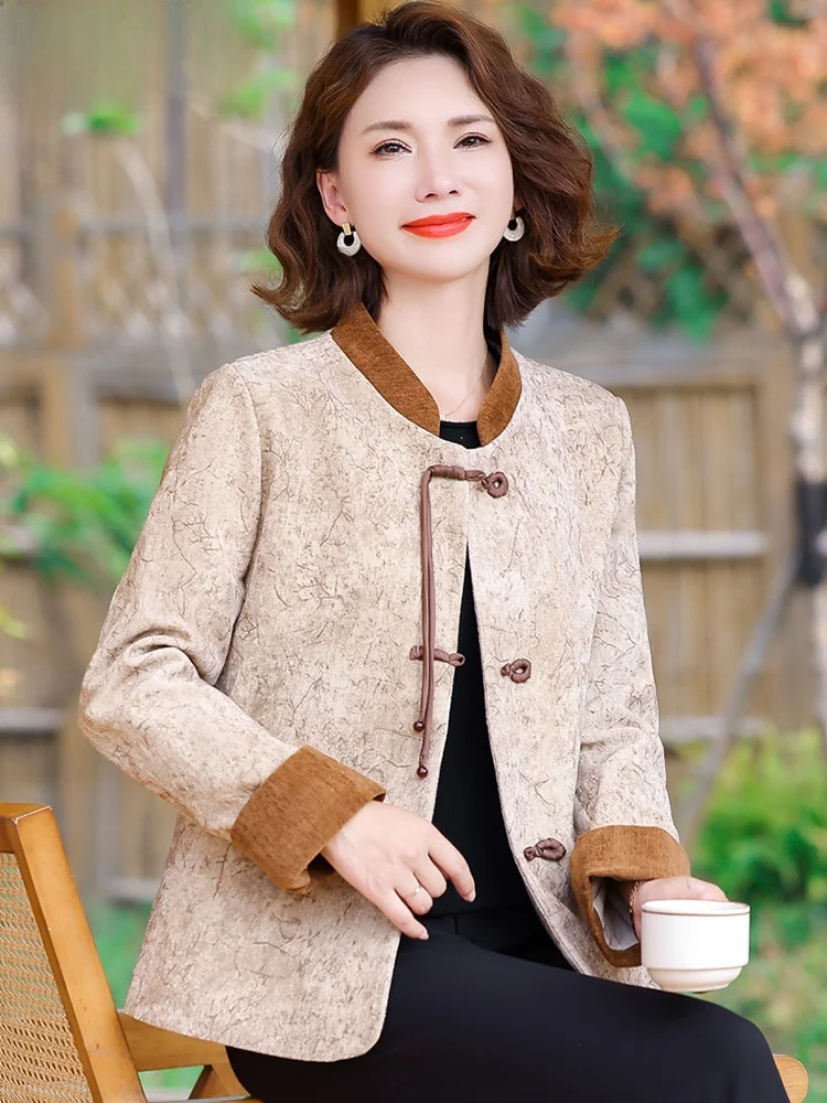 Стильный короткий жакет в стиле танчжуан для мам, осенняя мода 2024, новинка, китайский национальный стиль, женская одежда, весенне-осенний жакет
Стильный короткий жакет в стиле танчжуан для мам, осенняя мода 2024, новинка, китайский национальный стиль, женская одежда, весенне-осенний жакет