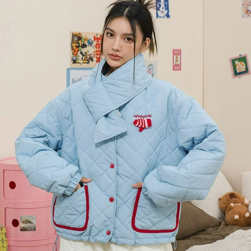 Женская хлопковая куртка с пряжкой и ромбовидной решеткой-стойкой, осень-зима 2026, новое модное короткое хлопковое пальто
Женская хлопковая куртка с пряжкой и ромбовидной решеткой-стойкой, осень-зима 2026, новое модное короткое хлопковое пальто