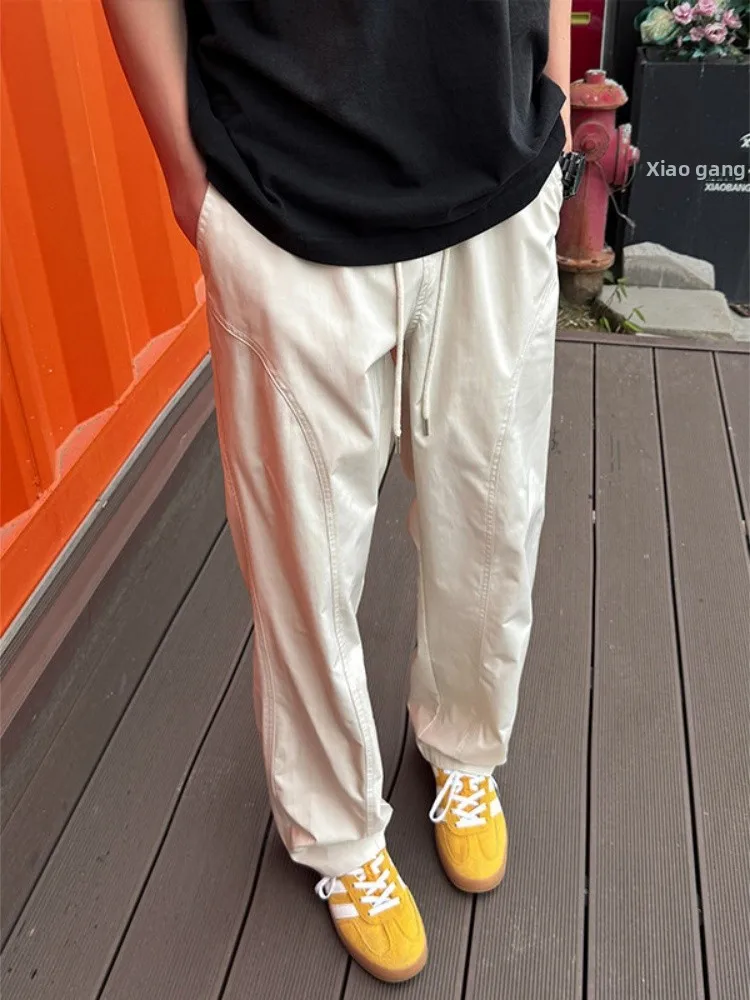 Мужские повседневные брюки из ледяного шелка, свободного кроя, быстросохнущие, тонкие, летние, прямые, модные, молодежные
Мужские повседневные брюки из ледяного шелка, свободного кроя, быстросохнущие, тонкие, летние, прямые, модные, молодежные