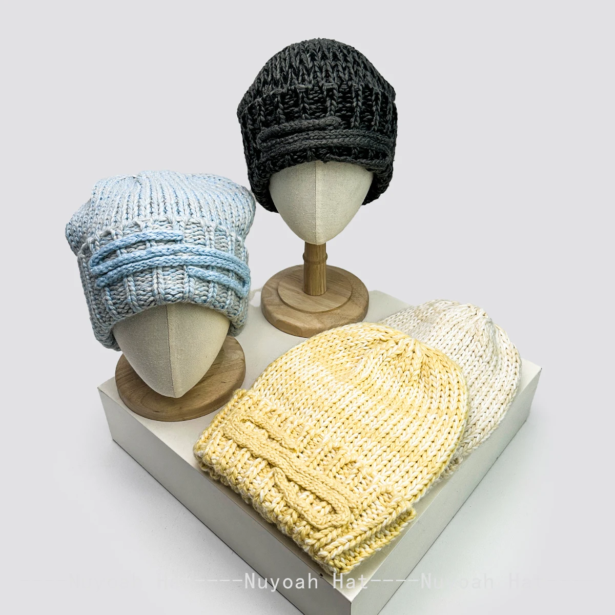 New Men Women Niche Thick Lines Solid Knitted Hats Warm Korean Fashion Simple Beanies Casual Versatile Personal Ear Protection
New Men Women Niche Thick Lines Solid Knitted Hats Warm Korean Fashion Simple Beanies Casual Versatile Personal Ear Protection