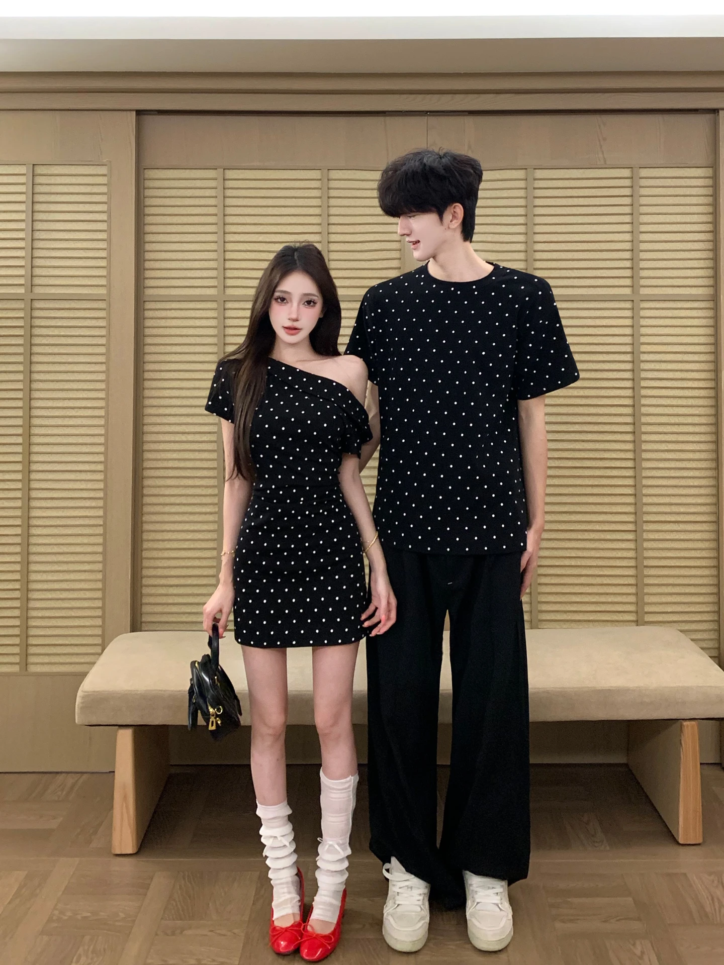 Couple's Summer American Polka Dot Short Sleeve T-Shirt Men's Design Slimming off Shoulder Dress One Skirt One Shirt
Couple's Summer American Polka Dot Short Sleeve T-Shirt Men's Design Slimming off Shoulder Dress One Skirt One Shirt