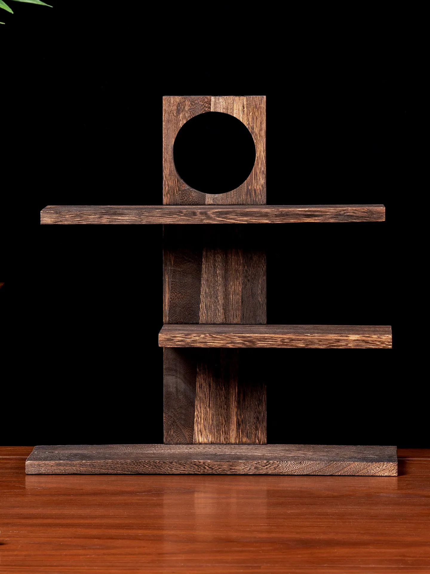 Desktop carbonized bogu frame, tea room cup holder, tea set, purple clay pot placement shelf, multi-layer ornament display
Desktop carbonized bogu frame, tea room cup holder, tea set, purple clay pot placement shelf, multi-layer ornament display