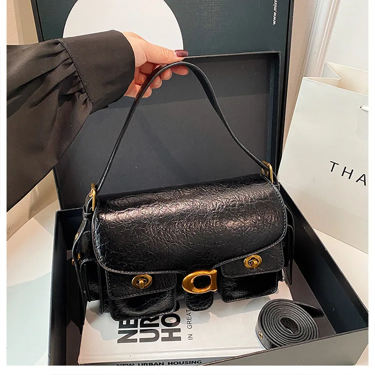 Fashionable Solid Color Crossbody Bag Vintage Leather Tote For Women Designer Letter Logo Casual Commuter Stylish Large Capacity
Fashionable Solid Color Crossbody Bag Vintage Leather Tote For Women Designer Letter Logo Casual Commuter Stylish Large Capacity