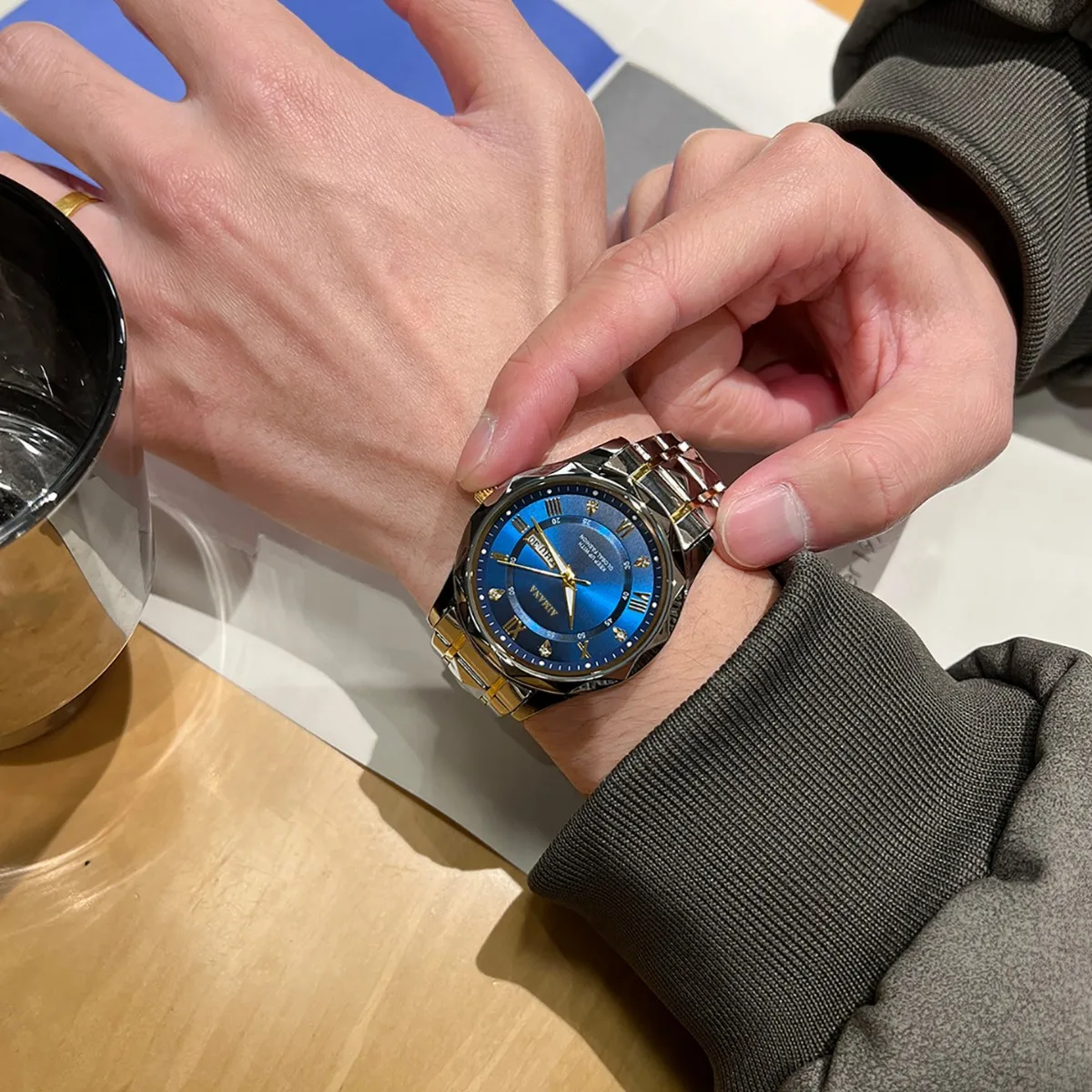 Luxury Fashion Business Men Watch Waterproof Week Date Clock Sport Men Watch Quartz Wristwatch Relogio Masculino
Luxury Fashion Business Men Watch Waterproof Week Date Clock Sport Men Watch Quartz Wristwatch Relogio Masculino