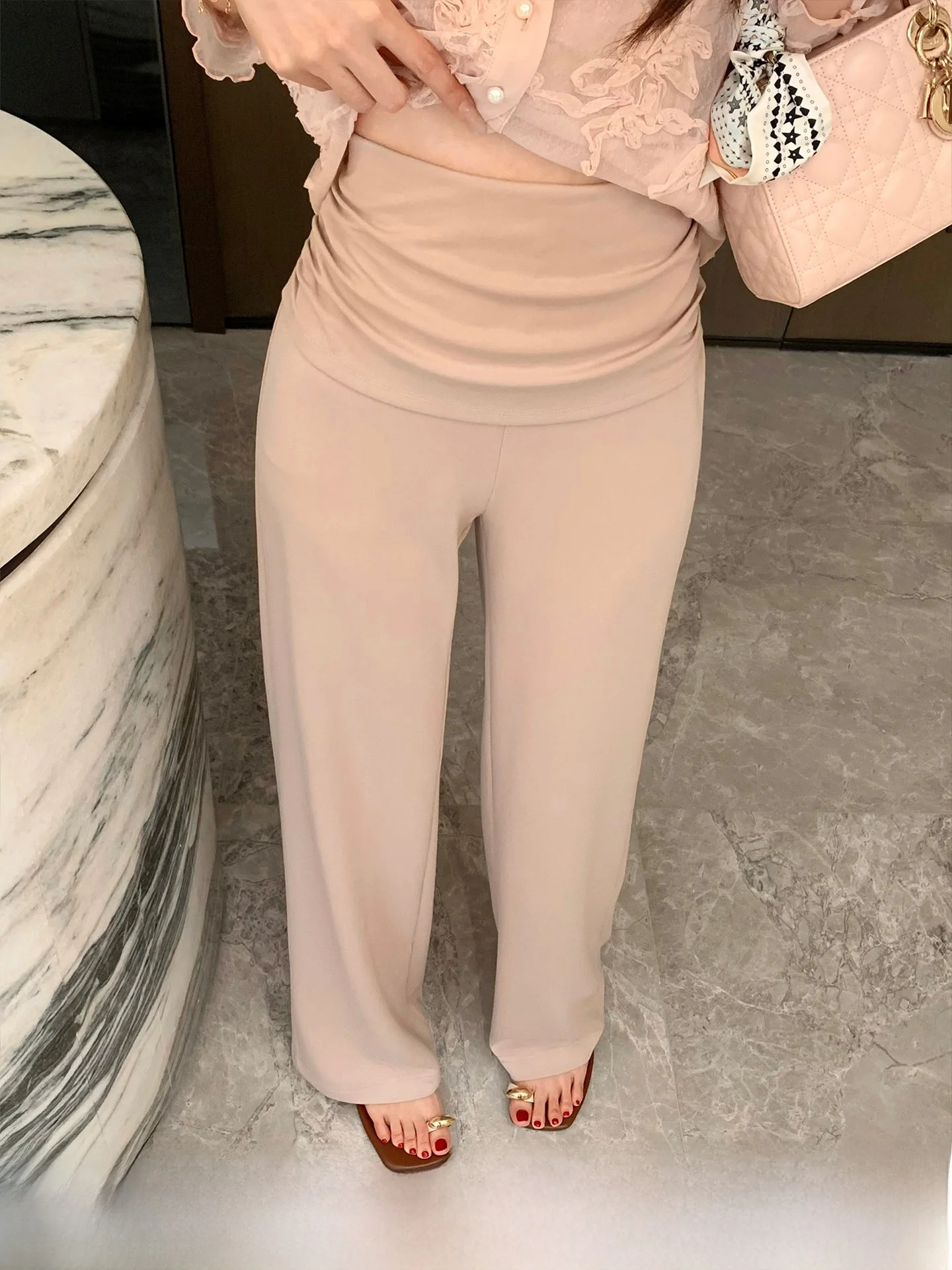 Женские прямые брюки Kun Total Pink с высокой талией, трикотажные, повседневные, длинные, для ранней весны, новый стиль, модные.
Женские прямые брюки Kun Total Pink с высокой талией, трикотажные, повседневные, длинные, для ранней весны, новый стиль, модные.