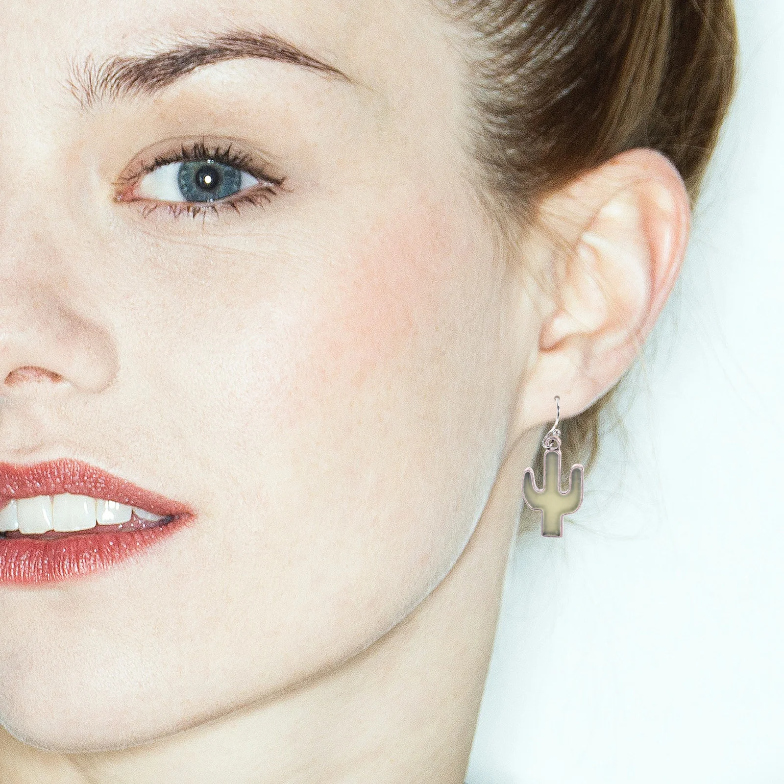 1Pair Glow in Dark Cactus Earrings Boho Moon Ear Studs Fashionable Party Costume Jewelry Cactus Earrings for Women
1Pair Glow in Dark Cactus Earrings Boho Moon Ear Studs Fashionable Party Costume Jewelry Cactus Earrings for Women