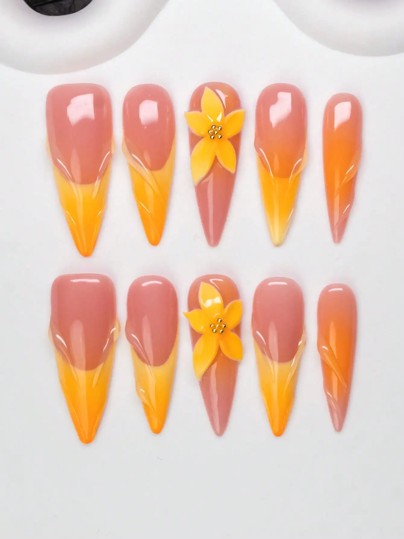 10pcs/Set Handmade Almond-Shaped Y2K Baddie Style Press-On Nails, Nude & Yellow Color With Carved Floral Design, Suitable For Wo
10pcs/Set Handmade Almond-Shaped Y2K Baddie Style Press-On Nails, Nude & Yellow Color With Carved Floral Design, Suitable For Wo