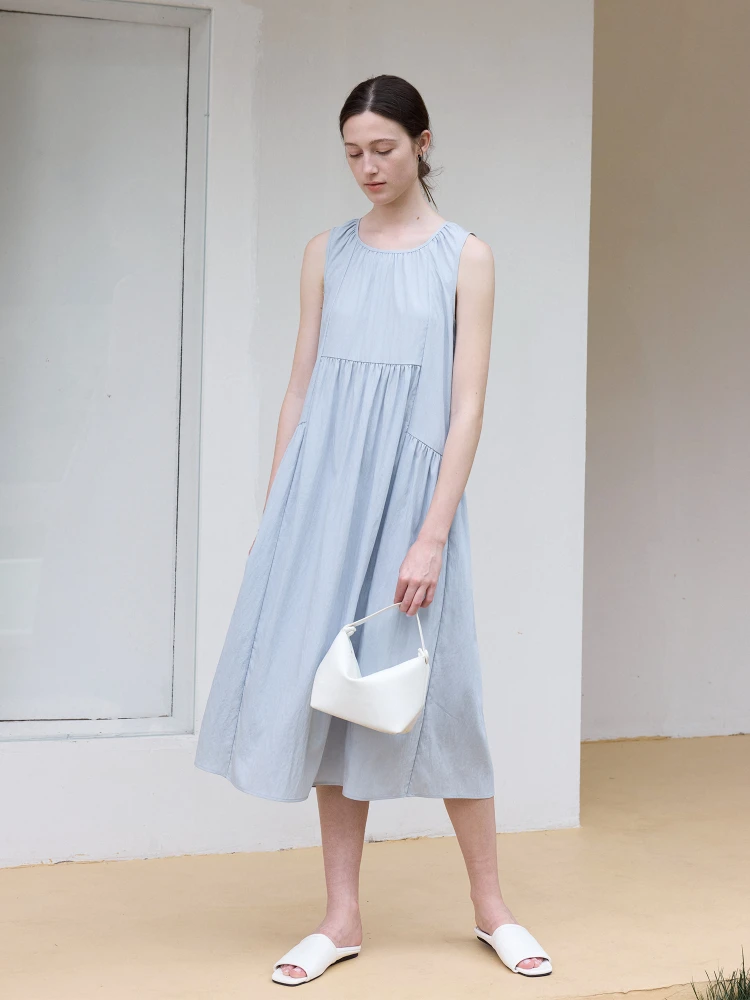 Летний комплект Camon: свободный топ и юбка А-силуэта с высокой талией для женщин, простой дизайн, повседневная одежда
Летний комплект Camon: свободный топ и юбка А-силуэта с высокой талией для женщин, простой дизайн, повседневная одежда