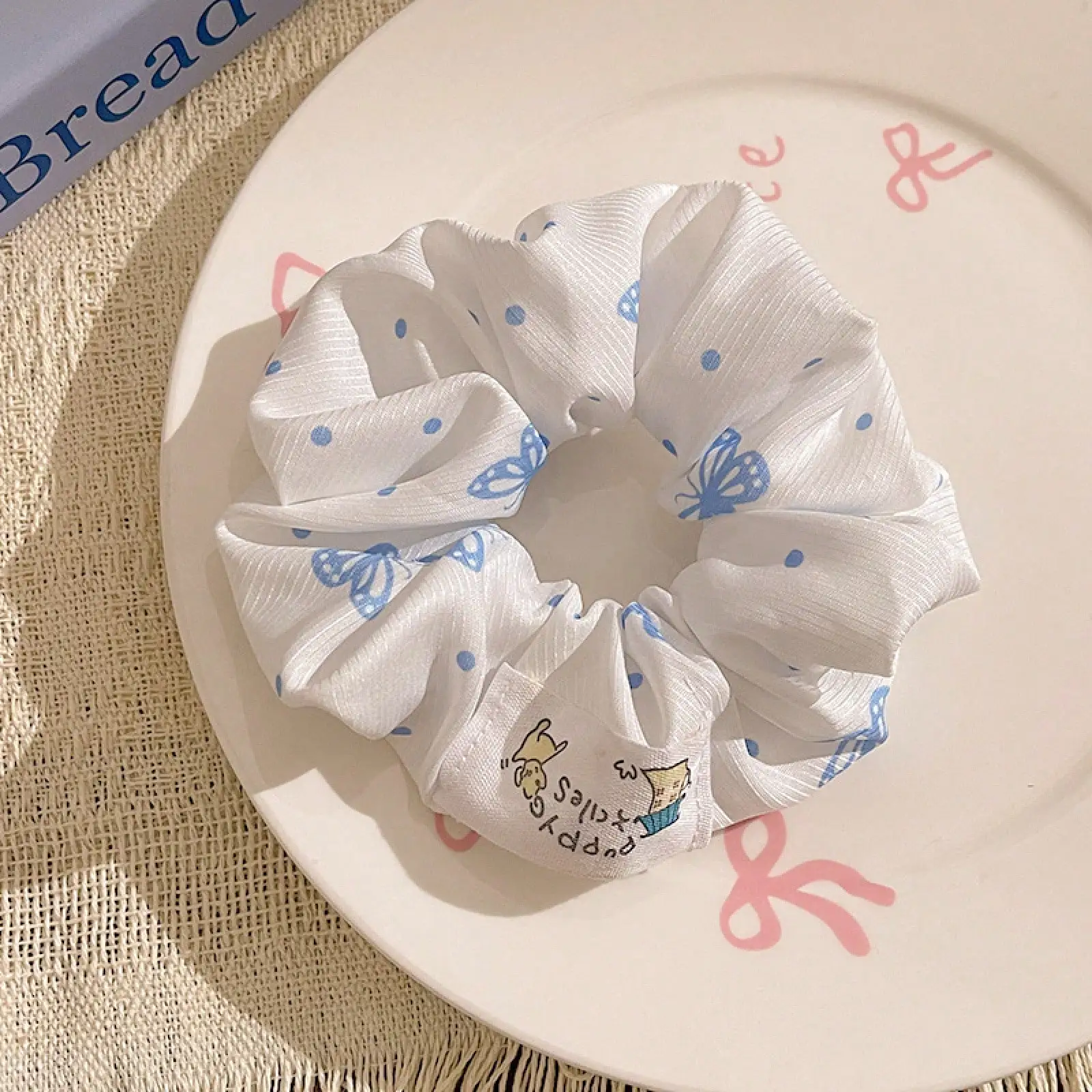 Korean Style Spring/Summer Blue Checkered Scrunchie, Versatile And Sweet, With A Floral Pattern. A Cute Hair Tie/Hair Accessory.
Korean Style Spring/Summer Blue Checkered Scrunchie, Versatile And Sweet, With A Floral Pattern. A Cute Hair Tie/Hair Accessory.