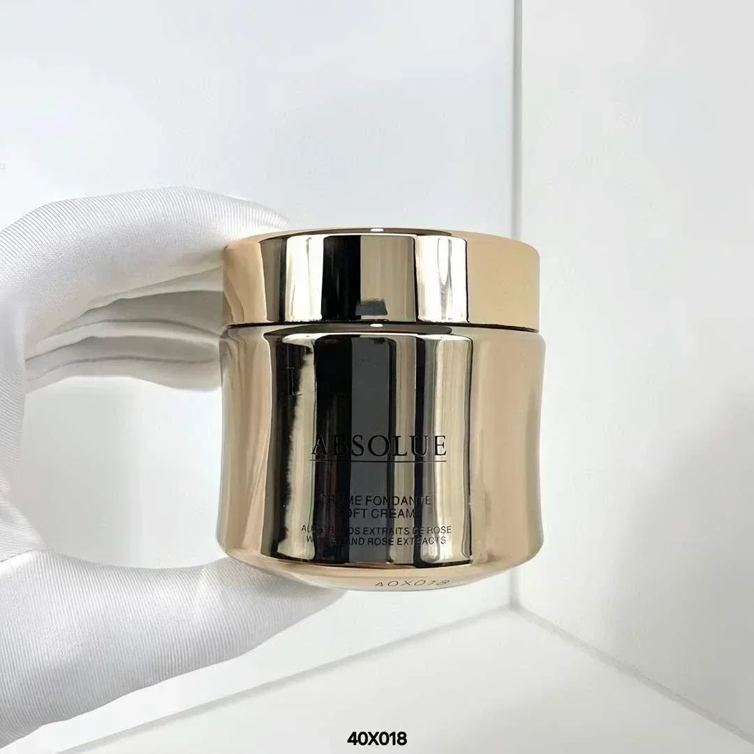 REGENERATING BRIGHTENING SOFT CREAM 60ml
REGENERATING BRIGHTENING SOFT CREAM 60ml