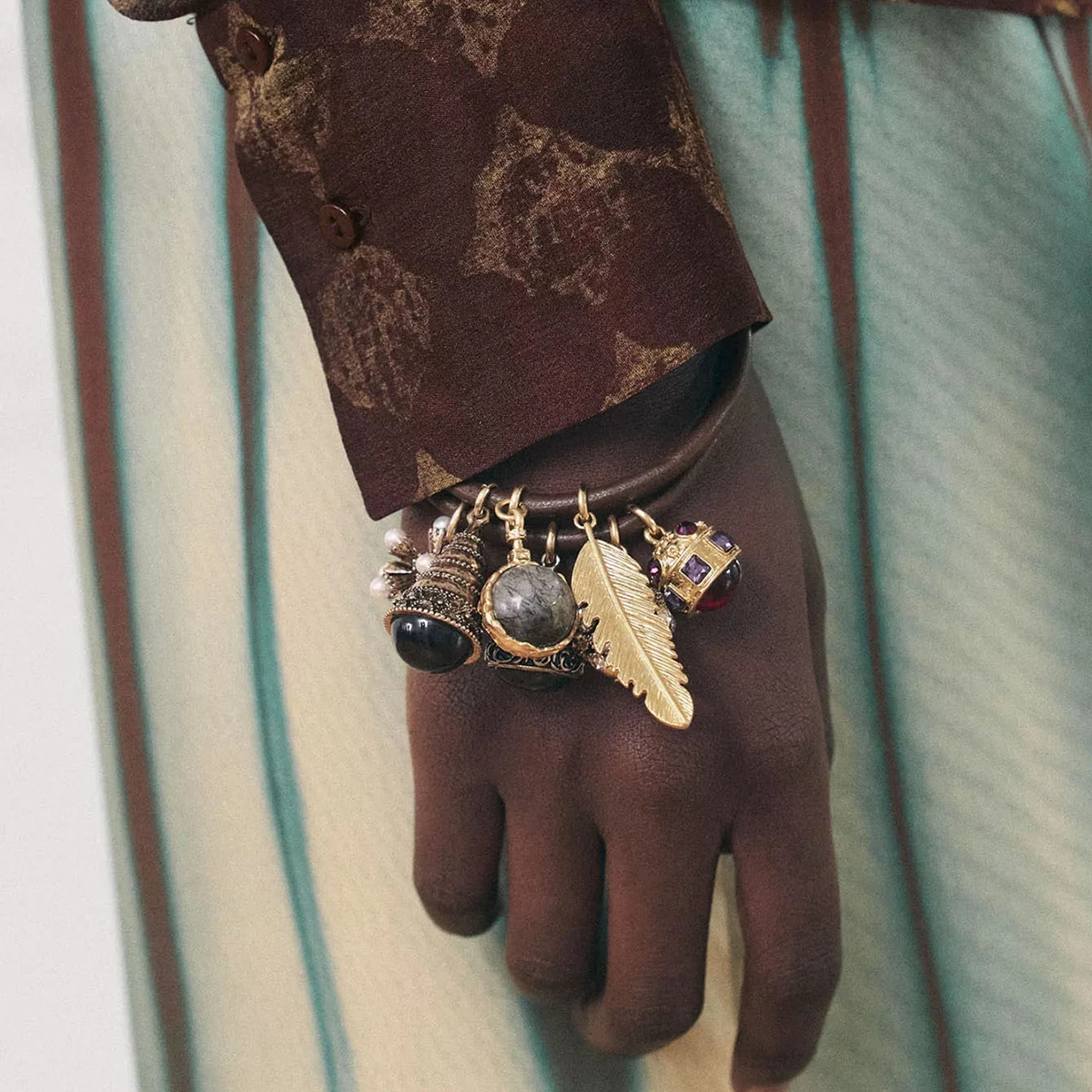 ZAA Women Jewelry 2024 Trend Vintage Ethnic Style Double Layer Cord Leaf Pendant Rope Chain Bracelet Fashion Accessories
ZAA Women Jewelry 2024 Trend Vintage Ethnic Style Double Layer Cord Leaf Pendant Rope Chain Bracelet Fashion Accessories
