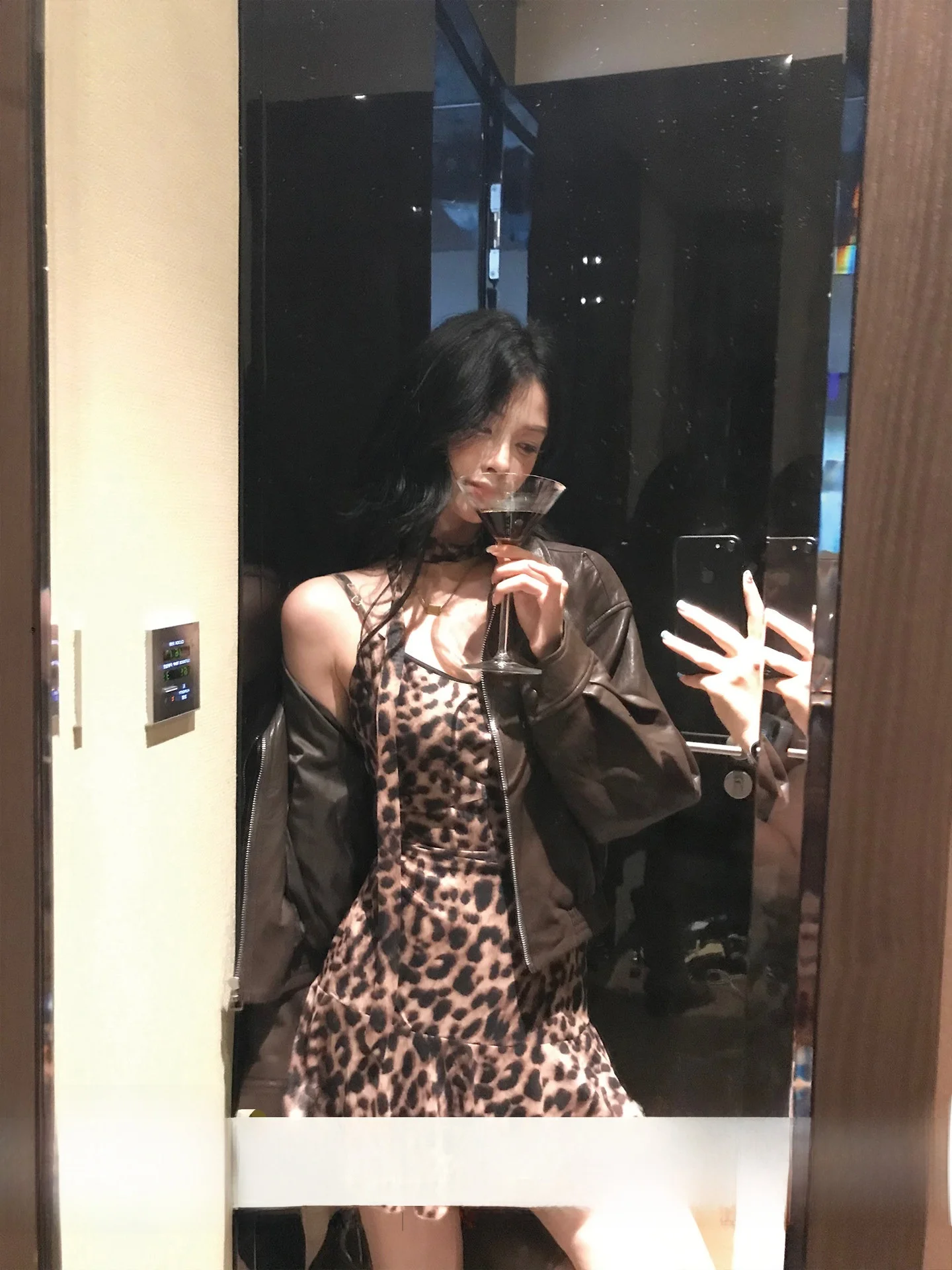 Classic Modern American Retro Collar Leather Jacket Short Style Women's Fashionable Brown Meral Brown Autumn Season Women's Coat
Classic Modern American Retro Collar Leather Jacket Short Style Women's Fashionable Brown Meral Brown Autumn Season Women's Coat