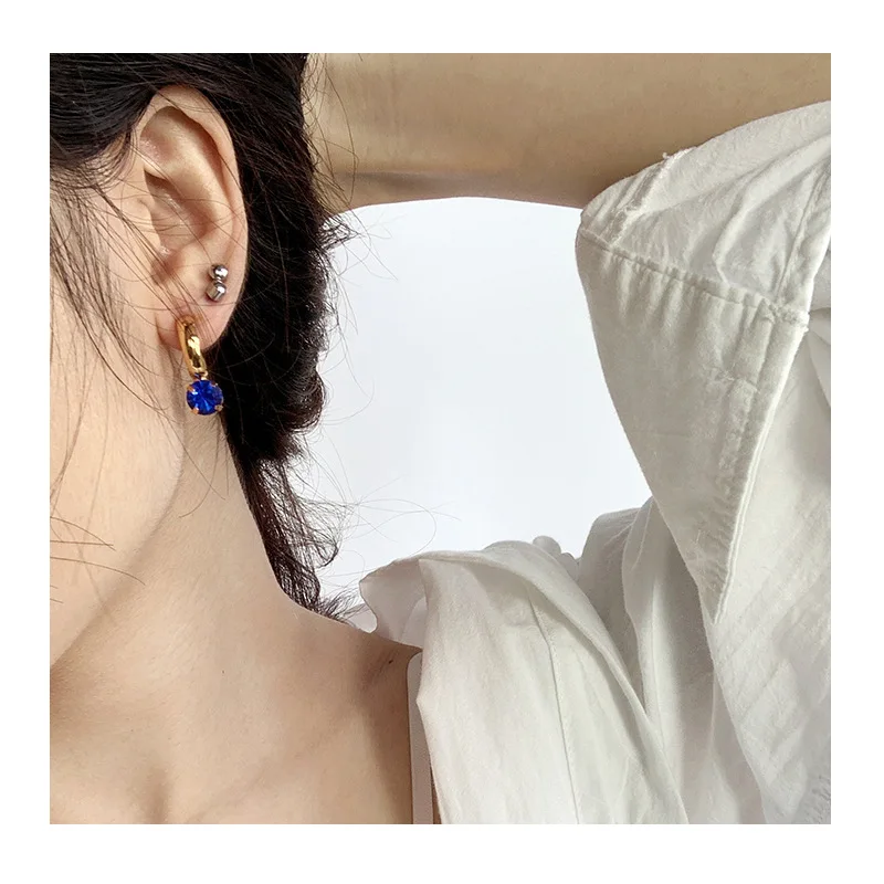 Pearl Earrings French Fashion Age-reducing Stud Earrings Temperament Women's Gold-plated Earrings
Pearl Earrings French Fashion Age-reducing Stud Earrings Temperament Women's Gold-plated Earrings