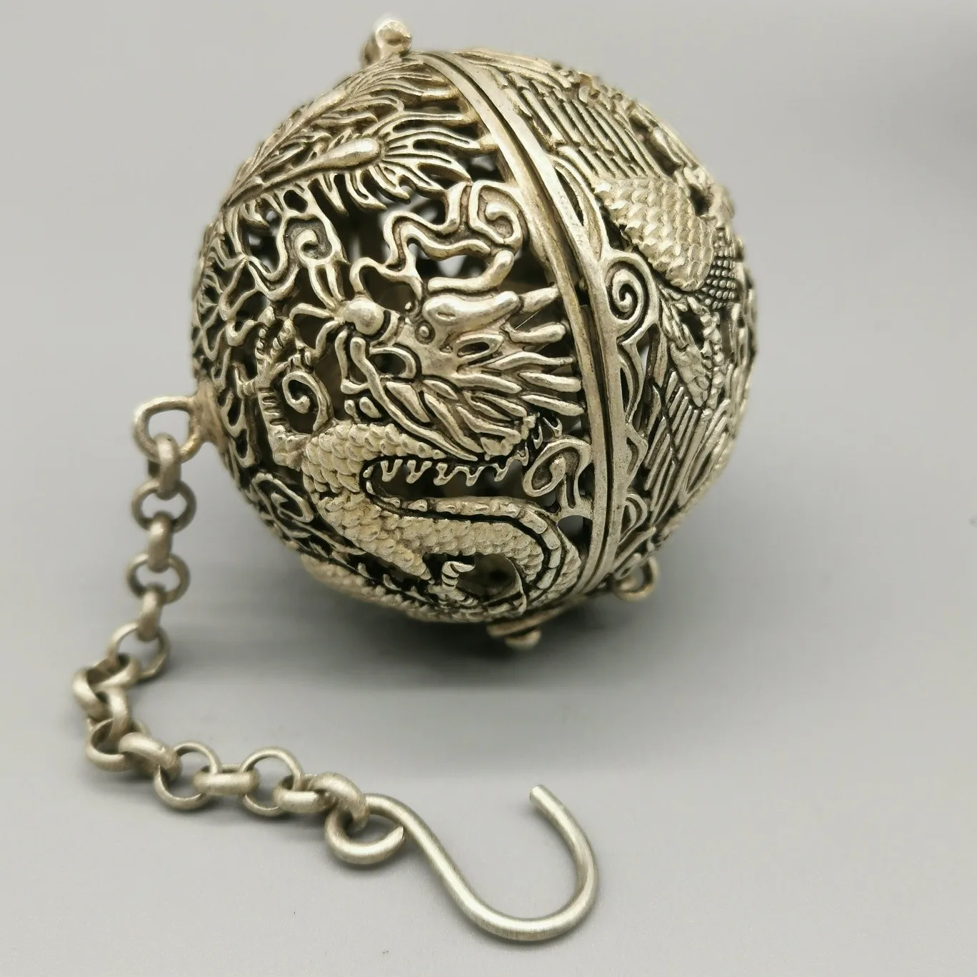 Tibetan Silver Dragon Phoenix Incense Incense Ball
Tibetan Silver Dragon Phoenix Incense Incense Ball