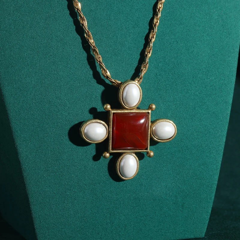 Vintage Square Red Glass Pearl Cross Necklace Pendant Antique Gold Color Women Accessories 2025 Retro Wedding Party New
Vintage Square Red Glass Pearl Cross Necklace Pendant Antique Gold Color Women Accessories 2025 Retro Wedding Party New