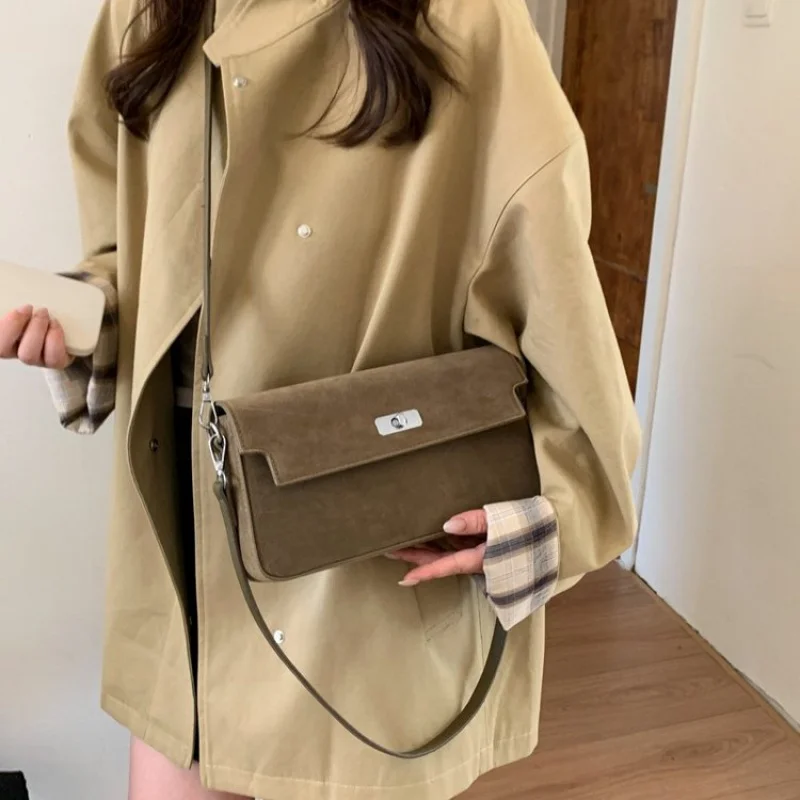 High-End Women's Crossbody-Bag Crafted From Sheepskin Leather Featuring Elegant Liechtenstein High-End Vintage Lightweight Look
High-End Women's Crossbody-Bag Crafted From Sheepskin Leather Featuring Elegant Liechtenstein High-End Vintage Lightweight Look