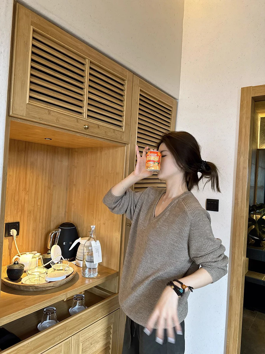 Yvonne женский повседневный трикотаж V-Ne Long Sve, удобный свободный крой премиум-класса, весна-осень-зима, сезонная мода
Yvonne женский повседневный трикотаж V-Ne Long Sve, удобный свободный крой премиум-класса, весна-осень-зима, сезонная мода