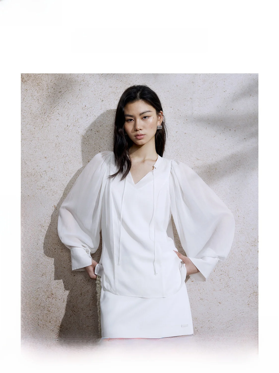ZhiZhi Chiffon Silk Drawstring V-Neck Stand Collar Loose Women's Shirt Elegant Style Pure Color Summer Thin Long Sleeve
ZhiZhi Chiffon Silk Drawstring V-Neck Stand Collar Loose Women's Shirt Elegant Style Pure Color Summer Thin Long Sleeve